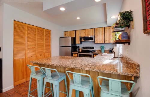 Sisters Condo | Fourth Sisters Escape sleeps 6 ground level condo w/community pool and spa