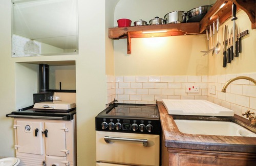 Bottlesford House | FOURWAYS, pet friendly, character holiday cottage in Pewsey