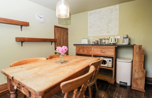 Bottlesford House | FOURWAYS, pet friendly, character holiday cottage in Pewsey