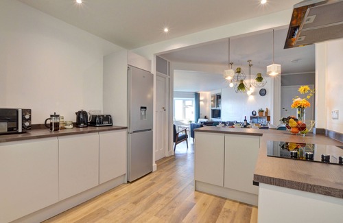 Gwbert House | Fourwinds - Four Bedroom House, Sleeps 8