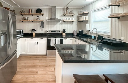 Venice Boat Rental | Fowl Hooked Lodge Houseboat in Venice Marinan Sleeps 8 3 Bedrooms 2 Full Bath