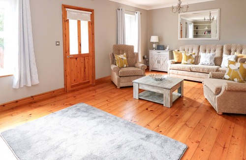 King's Lynn Cottage | FOX COTTAGE, family friendly, character holiday cottage in Roydon