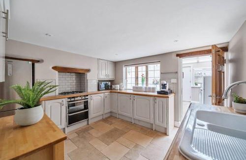 Bicester House | Fox Cottage, within 5 min walk of Bicester Village