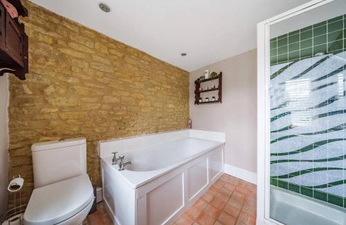Bicester House | Fox Cottage, within 5 min walk of Bicester Village