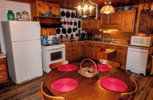 Dundas Cabin | Fox Creek Cabin, Fox Creek Cabin | Cozy & Private Luxury Retreat on 30 Acres in Olney
