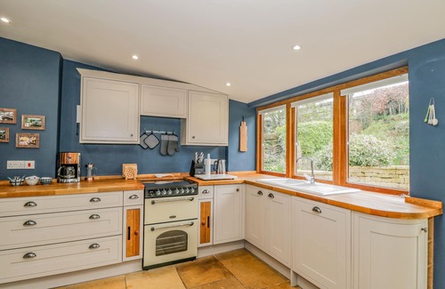 Castle Combe Cottage | FOX DEN COTTAGE, family friendly, with open fire in Castle Combe