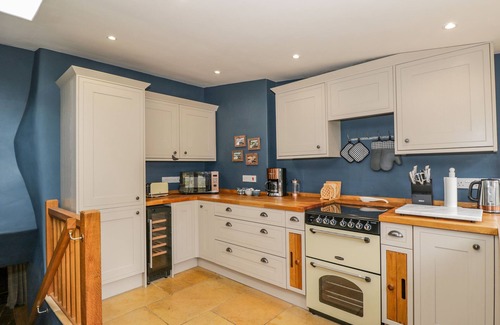 Castle Combe Cottage | FOX DEN COTTAGE, family friendly, with open fire in Castle Combe