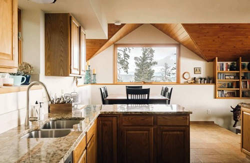 Evergreen House | Fox Den Rocky MTN Retreat | Hot Tub | Pet-Friendly