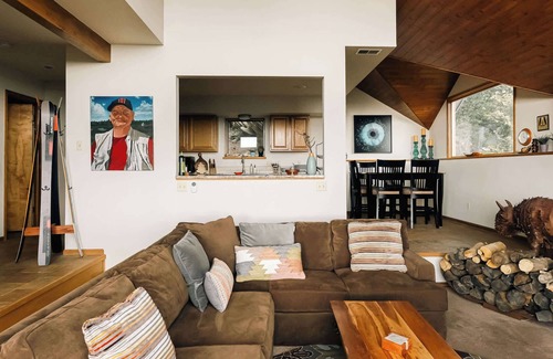 Evergreen House | Fox Den Rocky MTN Retreat | Hot Tub | Pet-Friendly