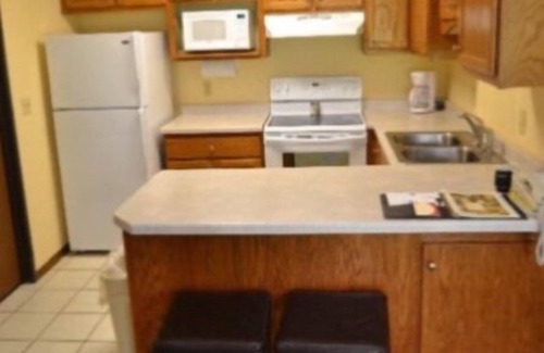Mishicot Condo | Fox Hills Condo '25 Draft Rental - Transportation Included! Will Accept OBO