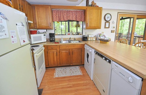 The Woods Cabin | Fox Hollow - hot tub, pet friendly, wifi, golf, pool access, fireplace, grill