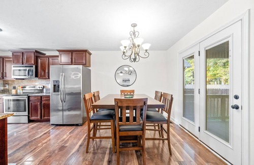Clarksville House | Fox House (615 Fox Path Ln)