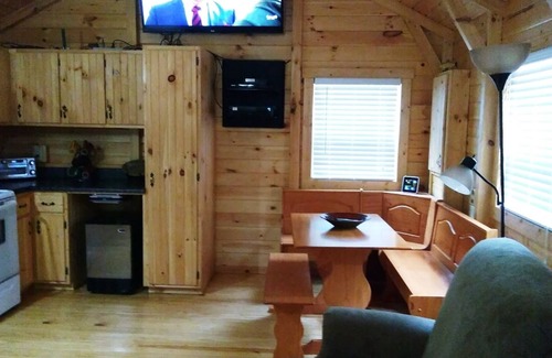 Coffeeville Cabin | Fox Hunting, Crappie Fishing Getaway