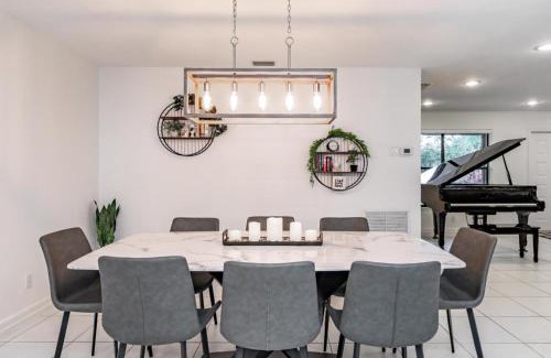 Croissant Park House | Fox Island Heated Spa- Downtown & Beach home