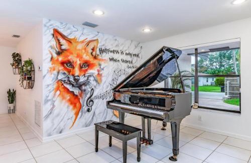Croissant Park House | Fox Island Heated Spa- Downtown & Beach home