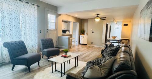 St. Charles Apartment | Fox Loft Above the Bars Below the Stars