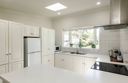New Plymouth House | FOX MANOR - HIGH-END QUALITY