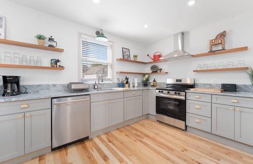 Fox Point House | Fox Point House: Walk to Brown/RISD + Free Parking for Up to 3 Cars!