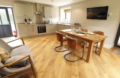 Mappleton House | FOX'S DEN, pet friendly, character holiday cottage in Burton Pidsea