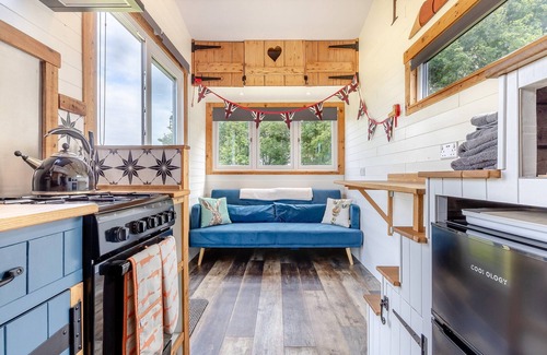 Foxley Cottage | Fox Tiny House- UK47395