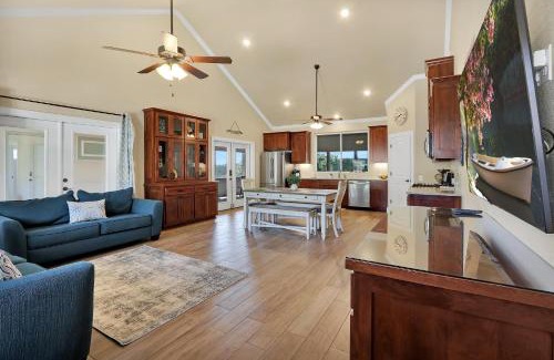Canyon Lake House | Fox Trot
