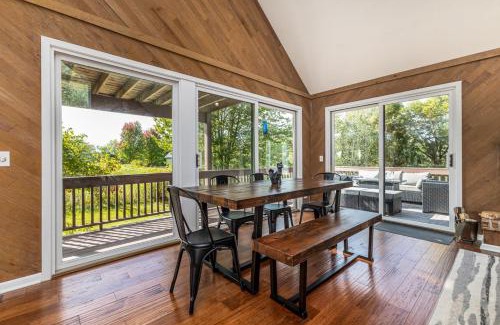 The Galena Territory House | Fox Wood Path Getaway