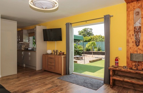 Longham Cottage | FOXES DEN, romantic, country holiday cottage in Bournemouth