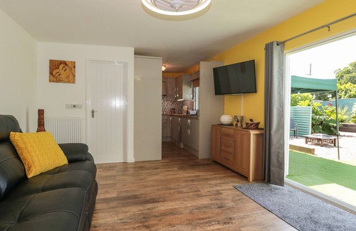 Longham Cottage | FOXES DEN, romantic, country holiday cottage in Bournemouth