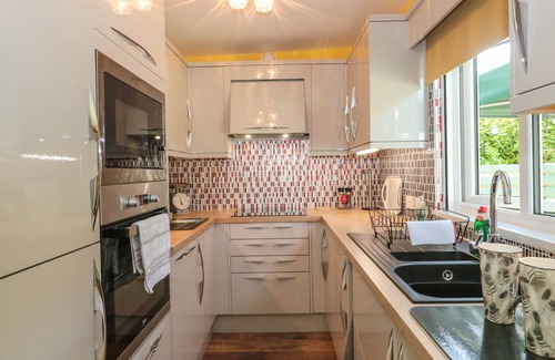 Longham Cottage | FOXES DEN, romantic, country holiday cottage in Bournemouth