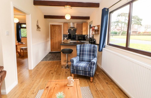 Saltburn-by-the-Sea Cottage | FOXGLOVE LODGE, pet friendly, with a garden in Saltburn-By-The-Sea