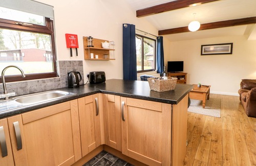 Saltburn-by-the-Sea Cottage | FOXGLOVE LODGE, pet friendly, with a garden in Saltburn-By-The-Sea