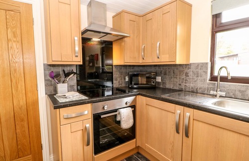 Saltburn-by-the-Sea Cottage | FOXGLOVE LODGE, pet friendly, with a garden in Saltburn-By-The-Sea