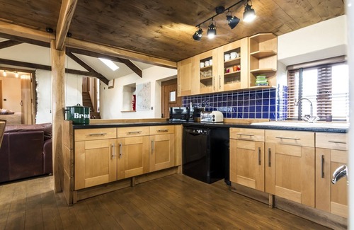 Tiers Cross Cottage | Foxglove - Luxurious Barn Conversion - Blossom Farm