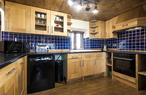 Tiers Cross Cottage | Foxglove - Luxurious Barn Conversion - Blossom Farm