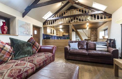Tiers Cross House | Foxglove - Luxurious Barn Conversion - Blossom Farm