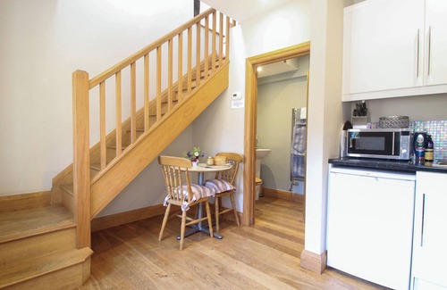 Farlow Cottage | FOXHOLES BARN, pet friendly, with a garden in Cleobury Mortimer