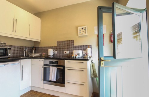 Farlow Cottage | FOXHOLES BARN, pet friendly, with a garden in Cleobury Mortimer