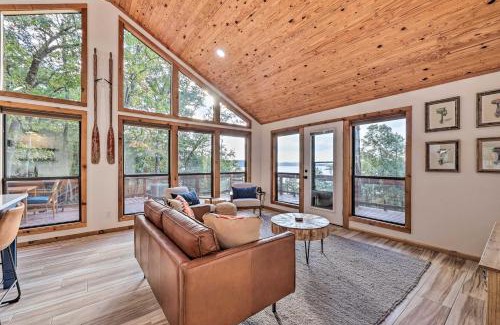 Rogers House | Foxtail Cabin Retreat Steps to Beaver Lake!