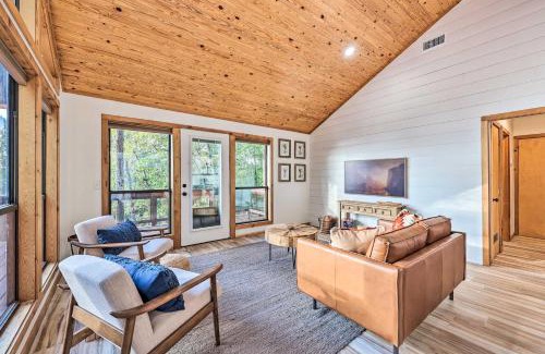Rogers House | Foxtail Cabin Retreat Steps to Beaver Lake!