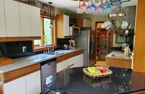 Glasgo House | Foxwoods, Historic Mystic, Misquamicut Beach, Block Island! AMAZING LOCATION!