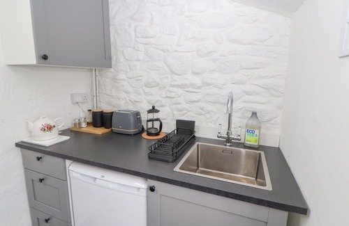 Stainburn Cottage | FOXY LADY COTTAGE, pet friendly, with a garden in Workington