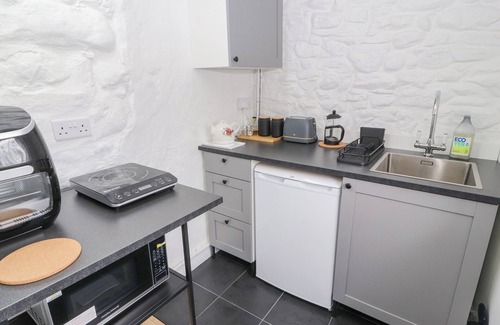 Stainburn Cottage | FOXY LADY COTTAGE, pet friendly, with a garden in Workington