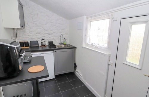 Stainburn Cottage | FOXY LADY COTTAGE, pet friendly, with a garden in Workington