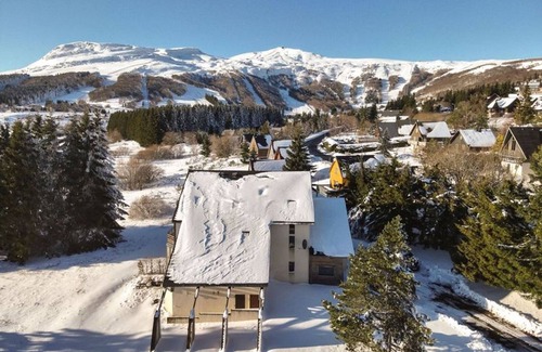 Besse-et-Saint-Anastaise Apartment | Quiet apartment with parking in Super Besse