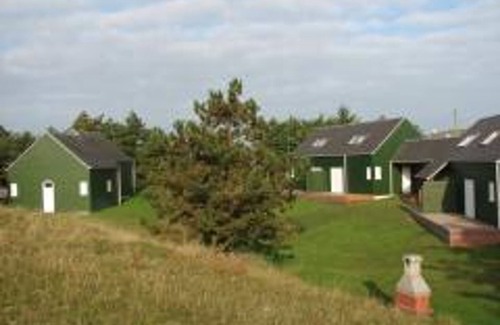 Saint-Martin de Brehal Cottage | Family-Friendly Seaside Cottage: WiFi, Shared Laundry, Terrace, Pets Welcome, Parking