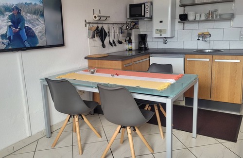 Stuhlinger Apartment | FR/center at the main station, 2 bedrooms, sleeping possibilities for up to 5 persons