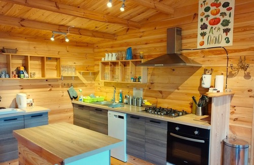 Lanobre Ski Chalet | Gîte à la ferme de la Luciole