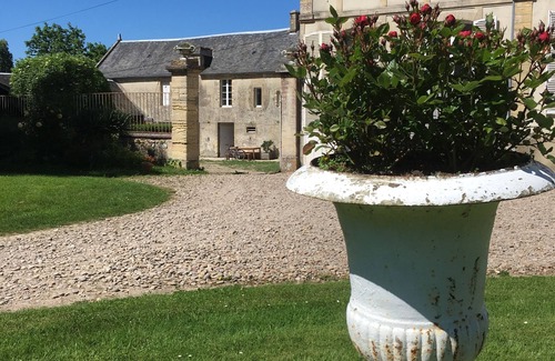 Commes Apartment | Gite/apartment in castle outbuildings