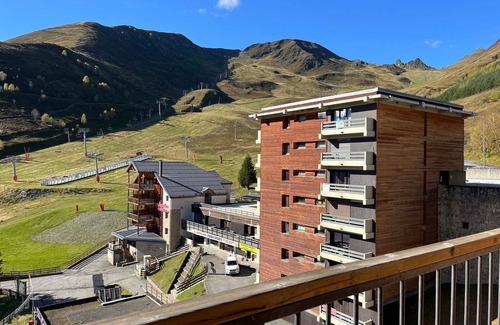 Gouaux-de-Larboust Apartment | Ski-In/Ski-Out Apartment, 6 Guests, Balcony, 2 Bedrooms, Wi-Fi, Parking