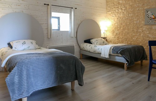 La Chapelle-Saint-Martin-en-Plaine House | The House